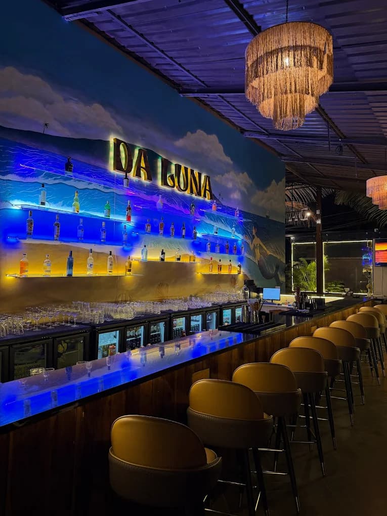 DA LUNA Club bar & Restaurant 3